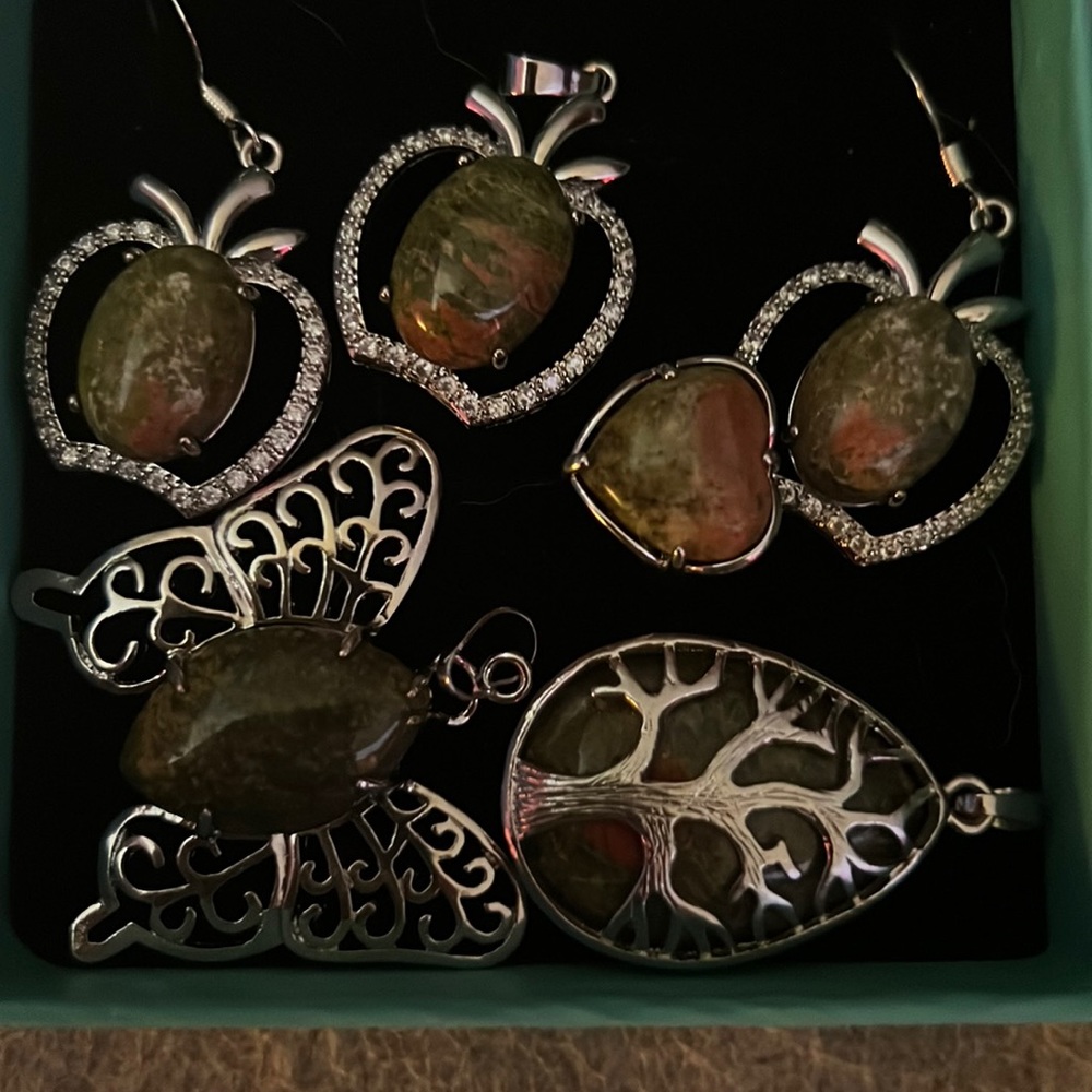Unakite crystals